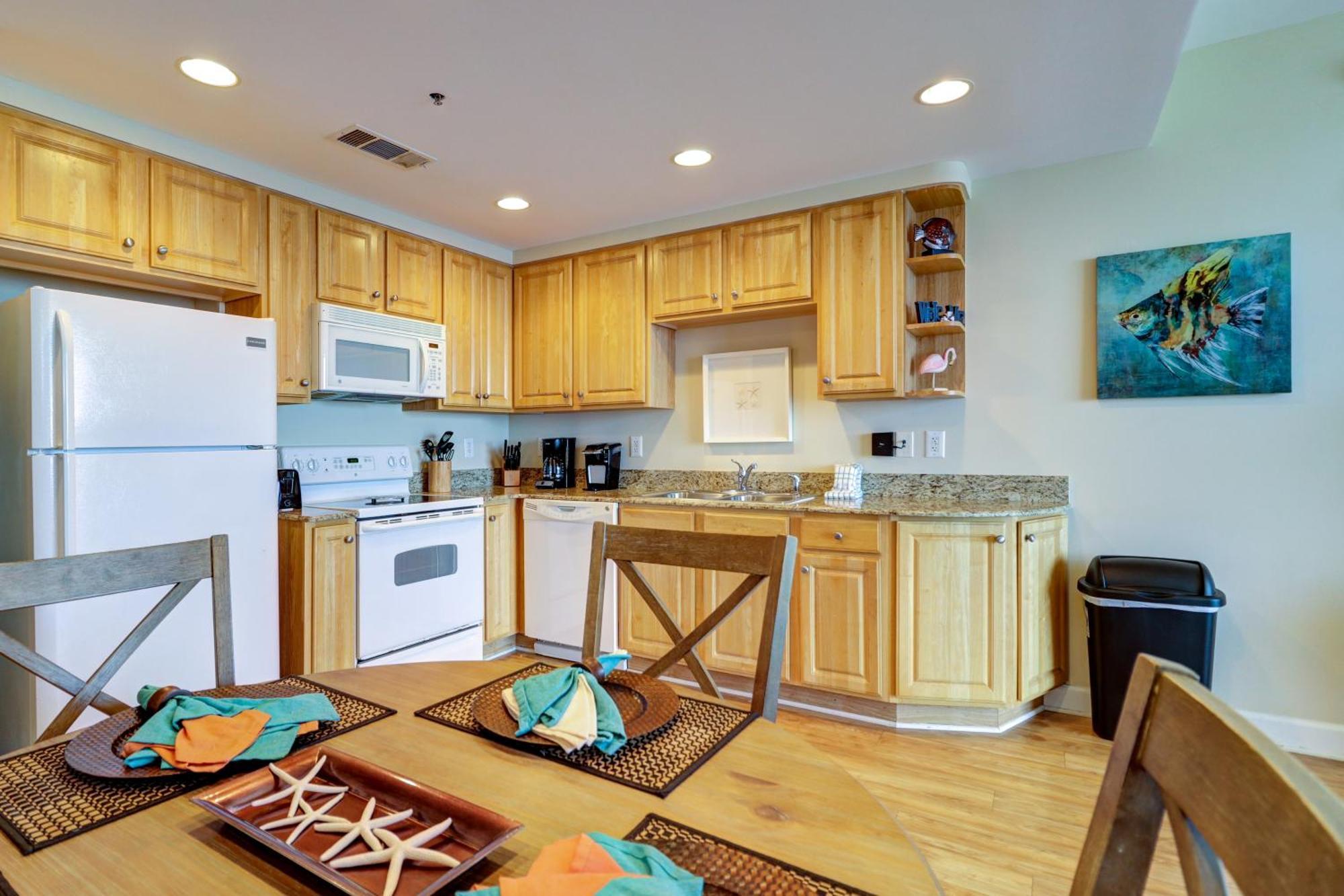 Gulf Front! 2 Bedroom 2 Ba! 11Th Floor Condo + Condo Amenities! Panama City Beach Exterior photo